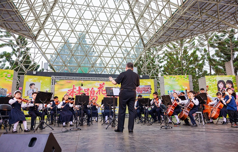 臺北市光復國小弦樂團演奏「小小世界」組曲 0
