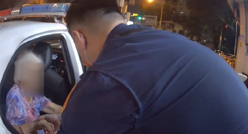 警助老婦返家2