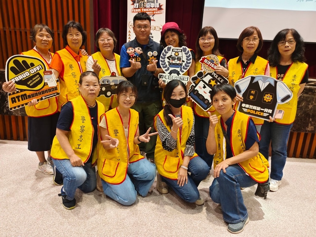 警界創作家李冠鼐帶來的插圖牌子讓大家直呼「好可愛」
