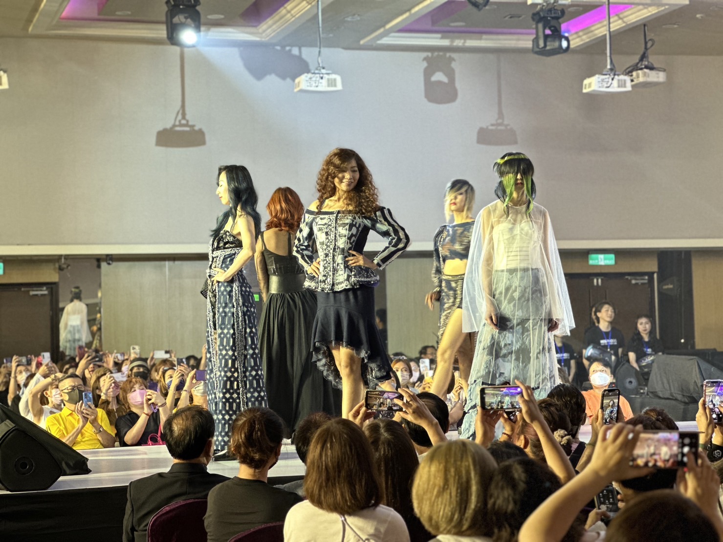 透過old Match New Fashion Show,近600名設計師接受疫後時尚造型新觀念，重新找回更上乘的設計