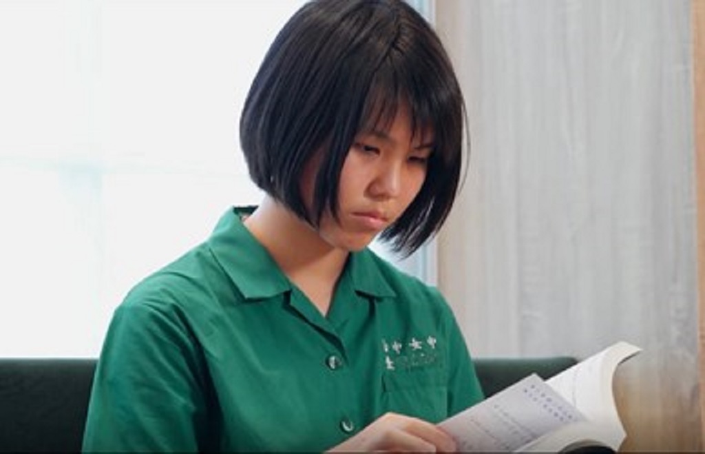 ▲連兩屆國高中職散文組得主黃宥茹同學表示閱讀是她創作靈感的重要來源)。(圖/記者澄石翻攝)