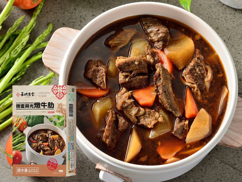 長城食堂1981推出的牛肉麵商品,每一口肉的質感都非常豐富，肉質滑嫩鮮美